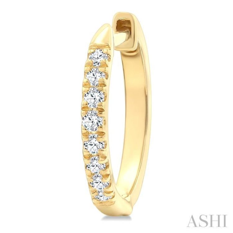 Custom Engagement Rings vs Ready-Made Rings: Why Personalization Defines Modern Love in 2026