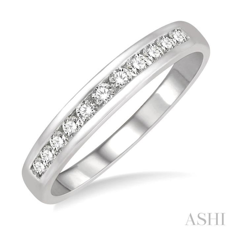 How Diamond Wedding Bands Complete Your Bridal Look