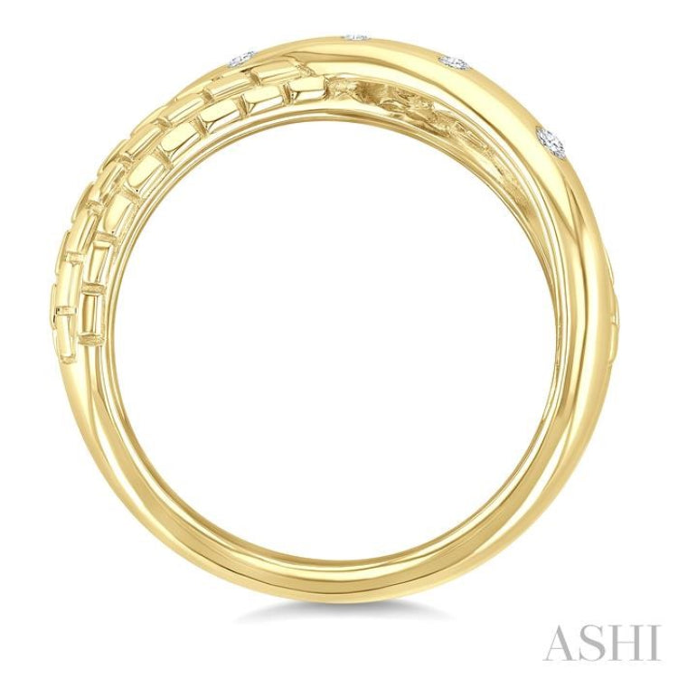Cushion Cut Diamond Engagement Rings vs Round Cut Rings: Which Style Defines Modern Love?