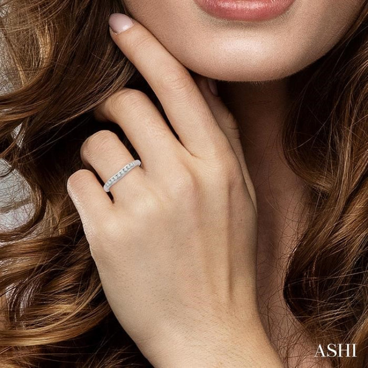 1/6 Ctw V Shape Round Cut Diamond Matching Wedding Band in 14K White Gold