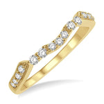 Load image into Gallery viewer, 1/5 Ctw Curved Center Round Cut Diamond Wedding Band in 14K Yellow Gold