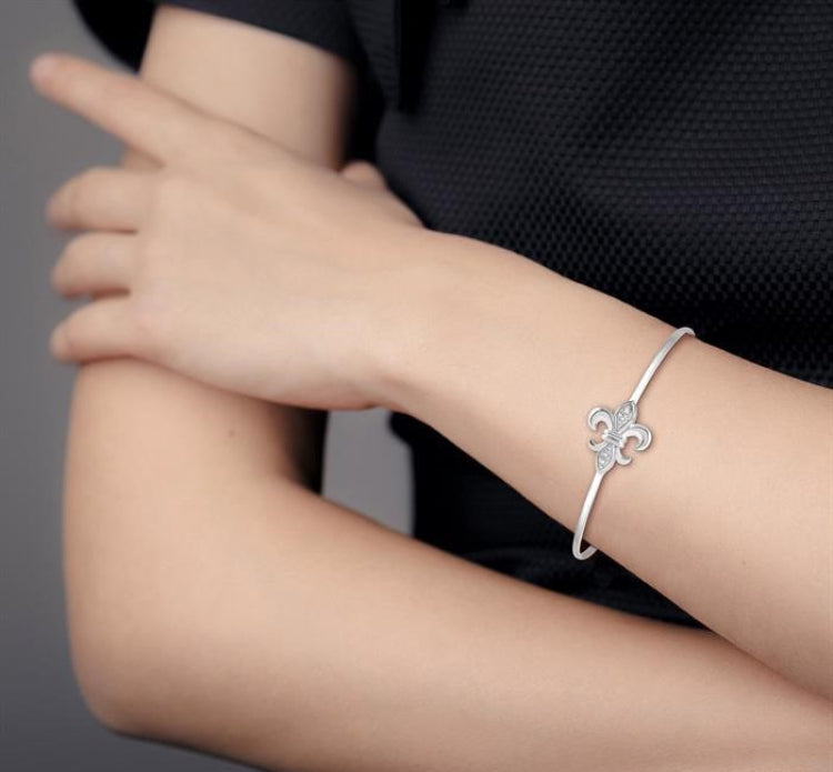 1/20 Ctw Fleur De Lis Round Cut Diamond Flexi Bangle in Sterling Silver