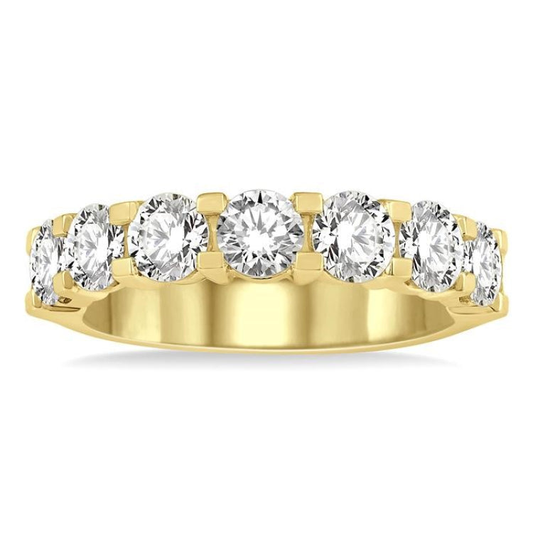 1 1/2 Ctw 7 Stone Round Cut Diamond Wedding Band in 14K Yellow Gold