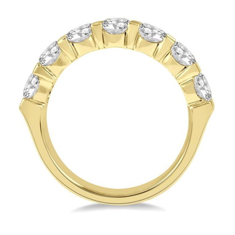 1 1/2 Ctw 7 Stone Round Cut Diamond Wedding Band in 14K Yellow Gold