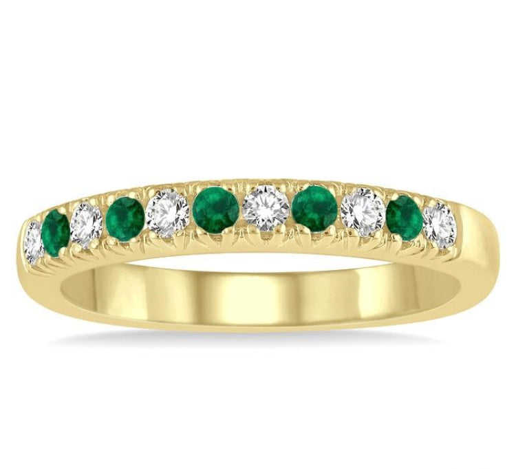 2 MM Emerald and 1/5 Ctw Round Cut Diamond Precious Wedding Band in 14K Yellow Gold