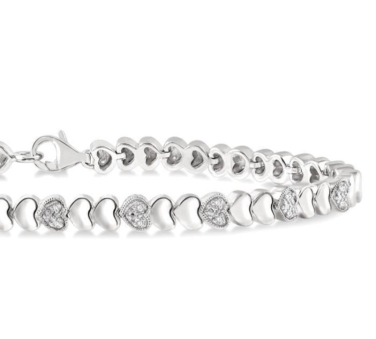 1/6 Ctw Puffed Heart Plain and Round Cut Diamond Fashion Bracelet in Sterling Silver
