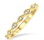 Load image into Gallery viewer, 1/10 Ctw Pear and Rhombus Shape Lattice Round Cut Diamond Wedding Band in 14K Yellow Gold